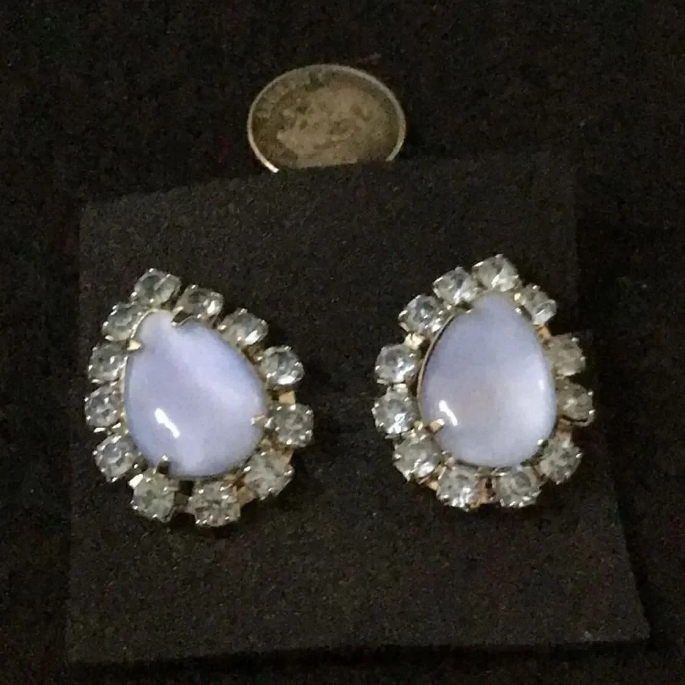 Vintage teardrop shaped clip on earrings